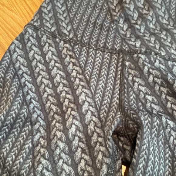 Aerie Chill Play Move Patterned Leggings Printed Black and Gray Rope - Picture 2 of 5